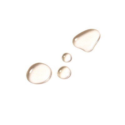Textura ligera y acuosa de Adaptasun Agua Solar Fotoprotectora, fórmula biomimética que hidrata y protege la piel.